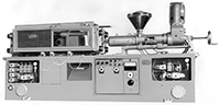 开发“直压活塞＋机械锁模机构”的TS-100型。